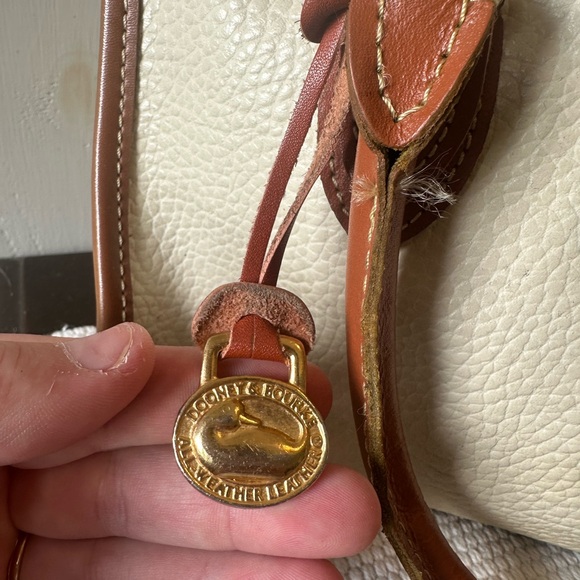 Vintage Dooney & Bourke Cream and Tan Purse - Picture 3 of 10